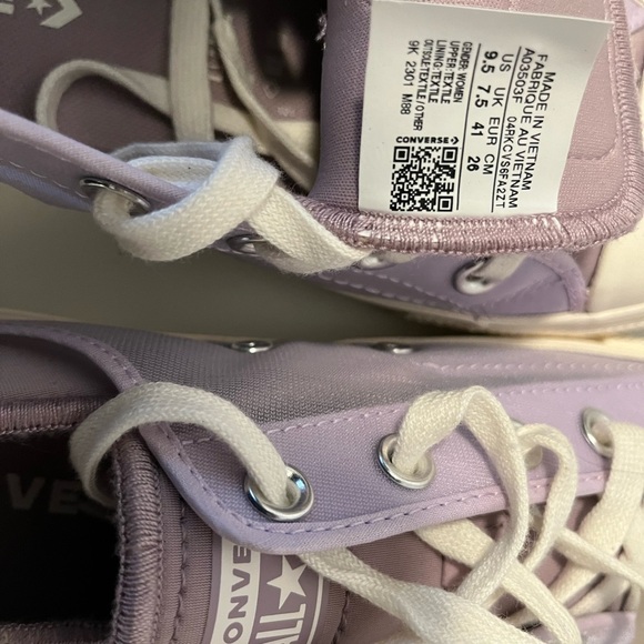 Lavender or light yellow converse shoes. Mesh material - Picture 2 of 6